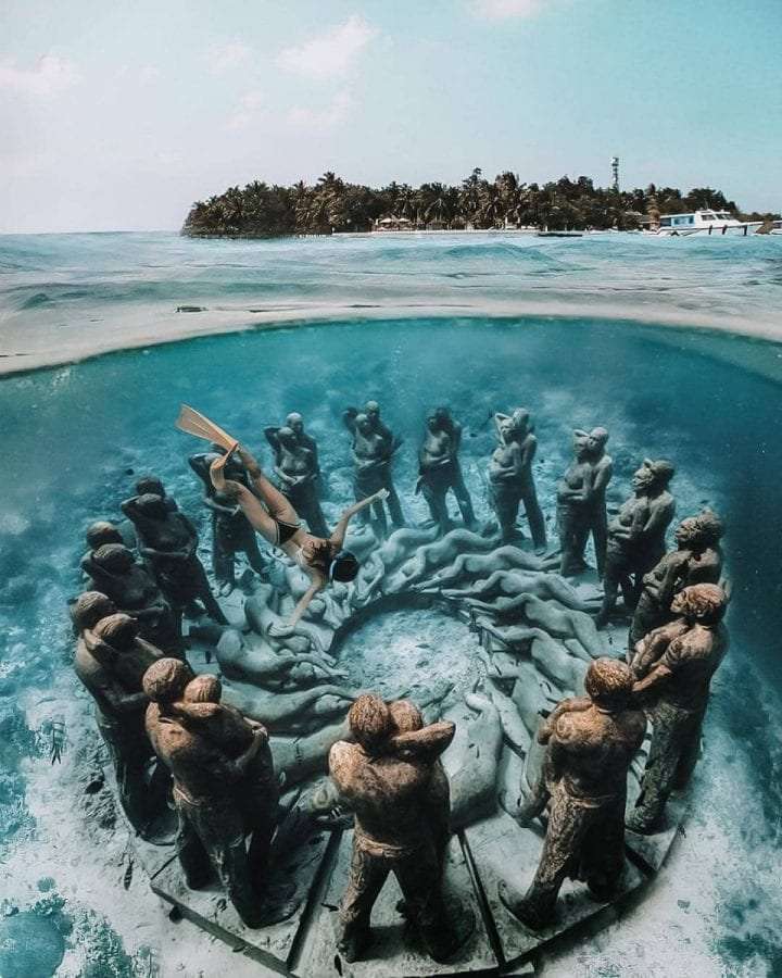 gili uw statues scaled 1 - Gili Islands Guide